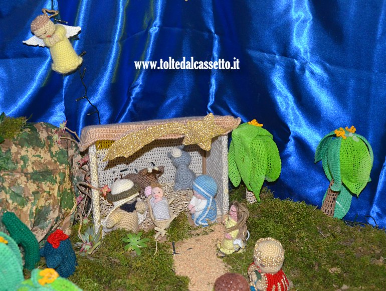 PRESEPE STATICO - La Nativit� del modello con soggetti ricamati all'uncinetto