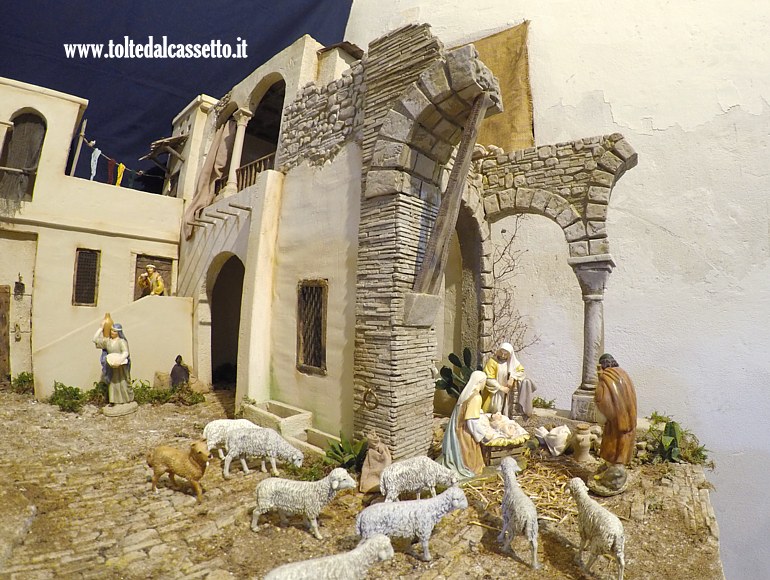 PRESEPE STATICO - La Nativit� del modello in stile orientale
