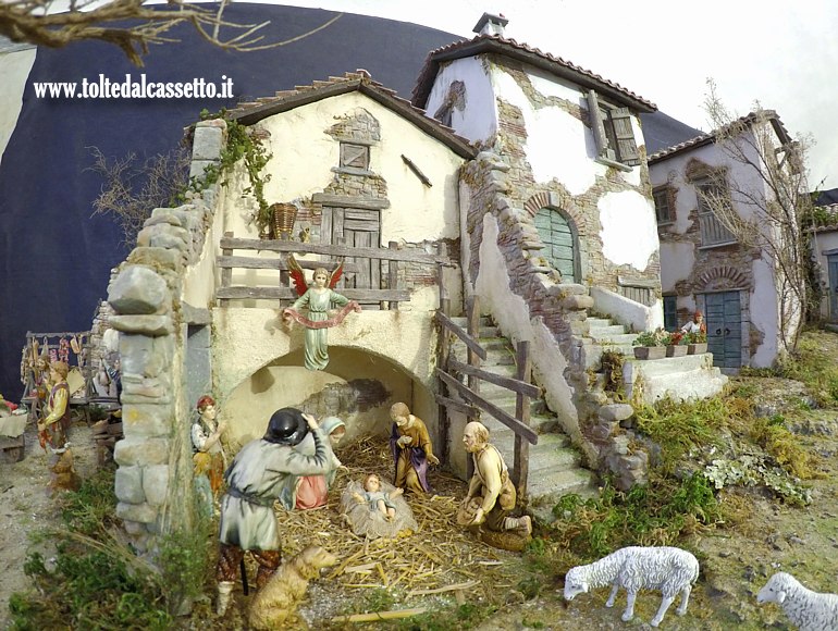 PRESEPE STATICO - La Nativit� del plastico ambientato in un borgo rurale