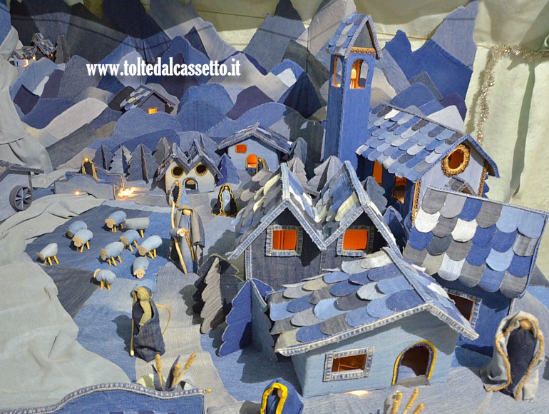PRESEPE STATICO - Il paesello del plastico realizzato con stoffa tipo jeans