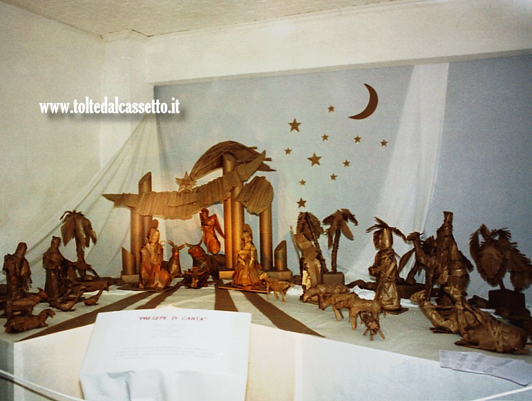 PRESEPE STATICO - Un plastico realizzato con fogli di carta da pacchi