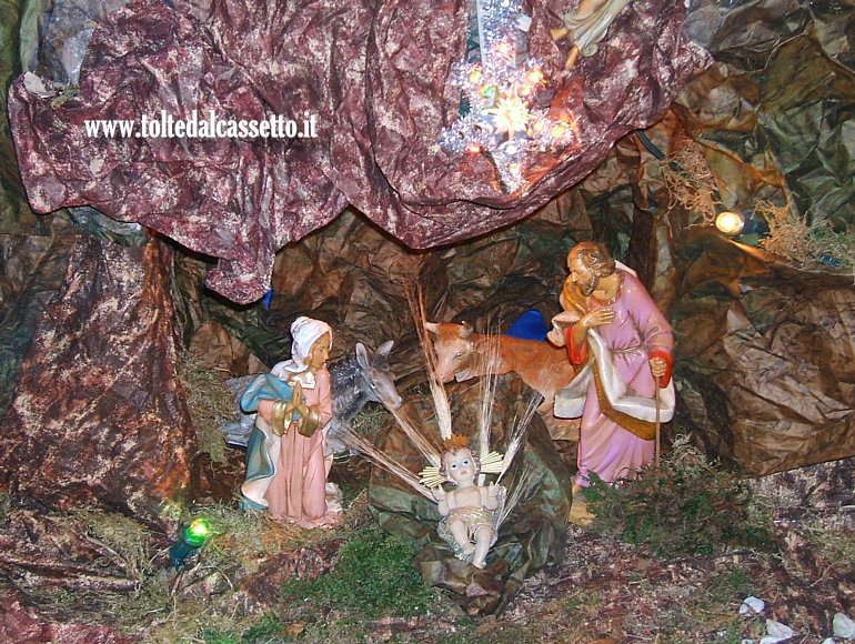PRESEPE STATICO - Una Nativit� realizzata con statuine tradizionali