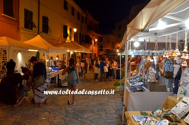 AMEGLIA (RespirArte 2016) - Bancarelle di prodotti artigianali in Piazza della Libert