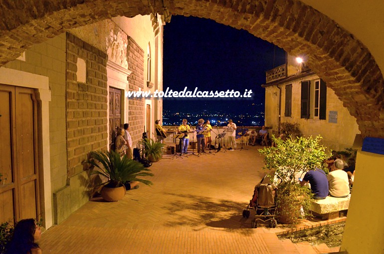 AMEGLIA (RespirArte 2016) - Spettacolo musicale in Piazza della Chiesa