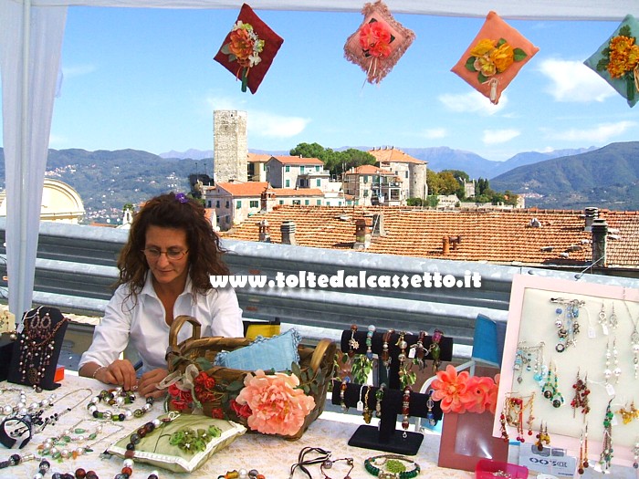 VEZZANO LIGURE (Sagra dell'Uva) - Bancarella con articoli di bigiotteria