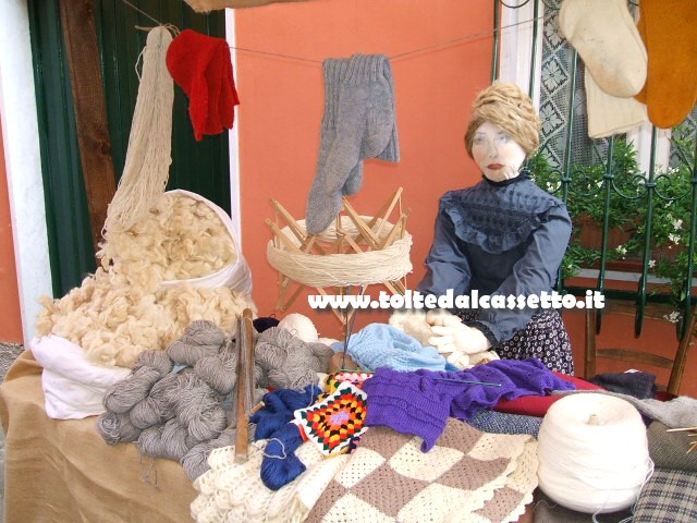 VEZZANO LIGURE (Sagra dell'Uva) - Articoli in lana dell'artigianato locale