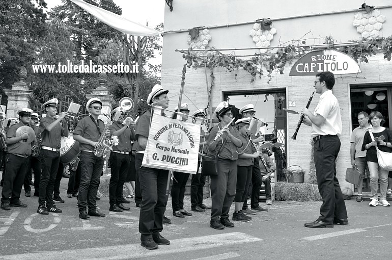 VEZZANO LIGURE (Sagra dell'Uva) - Esibizione della Banda Musicale Giacomo Puccini nel rione Capitolo