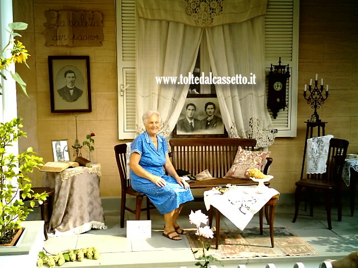 VEZZANO LIGURE (Sagra dell'Uva 2005) - Scenetta familiare "La saletta del padrone"