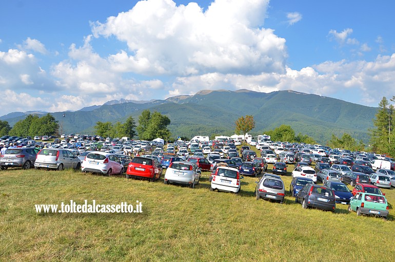 MONTE ARGEGNA - Parcheggio autoveicoli sulla sommit� del monte