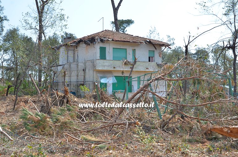 PARCO DELLA VERSILIANA - Abitazione danneggiata dalla caduta dei pini