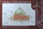 PIETRASANTA - Cartello turistico con la pianta urbana della città disegnata dall'ing. Carlo Mazzoni nel 1783/1784 e conservata nell'Archivio Storico del Comune PIETRASANTA - Cartello turistico con la pianta urbana della città disegnata dall'ing. Carlo Mazzoni nel 1783/1784 e conservata nell'Archivio Storico del Comune