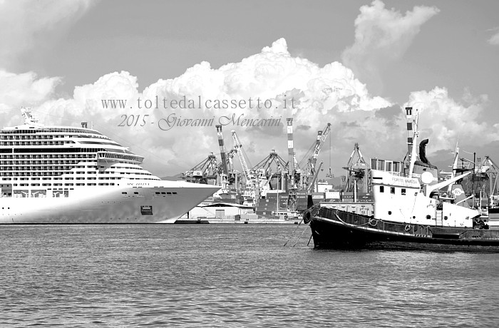 PORTO DELLA SPEZIA - Prua della nave da crociera "MSC Divina"