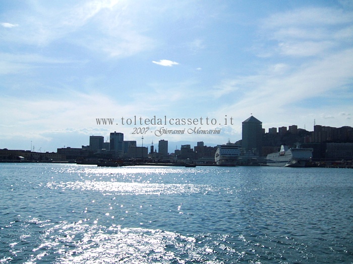 GENOVA - Skyline per chi arriva via mare