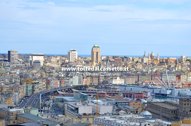 GENOVA - Skyline di grattacieli e Sopraelevata