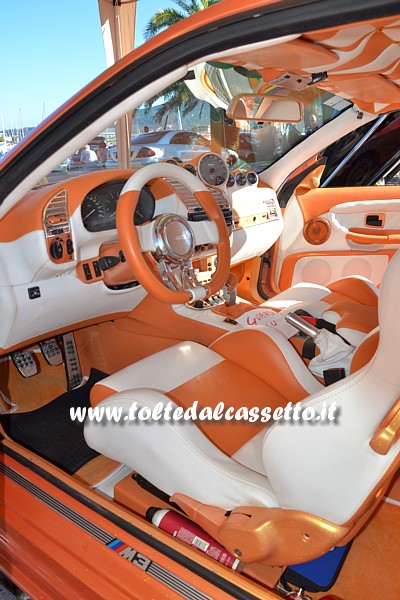 TUNING - Interni in pelle e tettuccio bianco/arancio di BMW serie 3