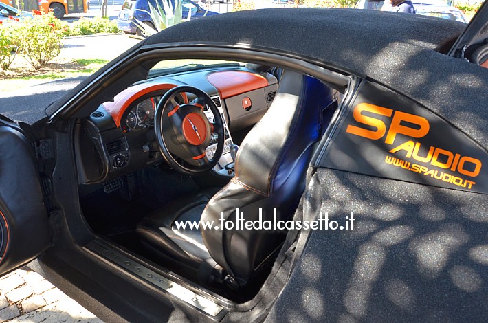 TUNING - Posto guida e interni in pelle nera di CHRYSLER Crossfire