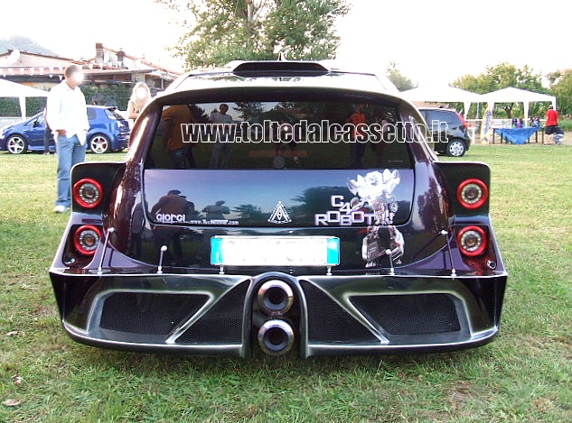 TUNING - Il vistoso posteriore di una Citroen C4 con carrozzeria extreme