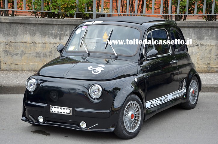 TUNING - Una Fiat 595 Abarth con carrozzeria nera