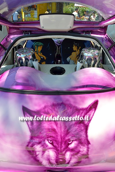 TUNING - Posteriore di FORD KA con disegno aerografato di una testa di lupo