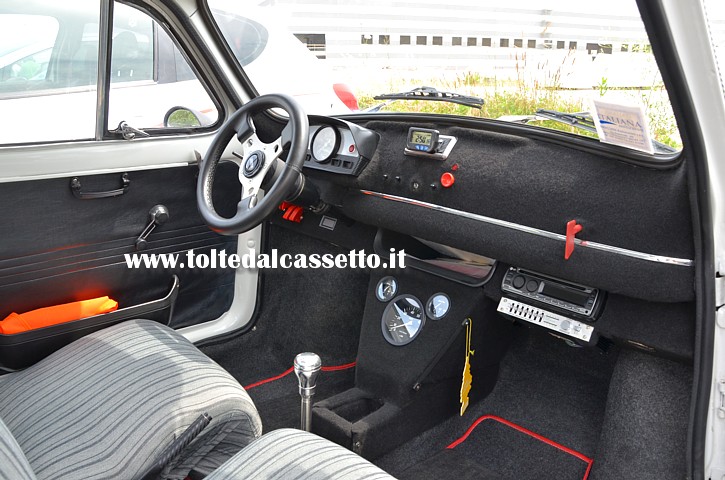 TUNING - Interno e posto guida in stile corsaiolo per una Giannini 590 GT elaborata da Lavazza