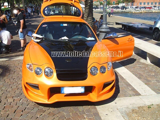 TUNING - Una HYUNDAI Coupé con carrozzeria nero e arancio allestita dalla Carrozzeria Menegazzo