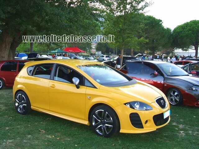 TUNING - Una SEAT Leon con carrozzeria gialla