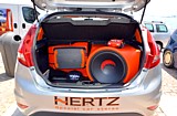 TUNING - Bagagliaio di FORD Fiesta con car-audio HERTZ e subwoofer DRAGSTER DWA-155