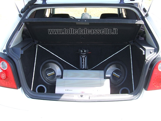 TUNING - Bagagliaio di Volkswagen Polo con car audio Phonocar (subwoofer linea Pro Tech)