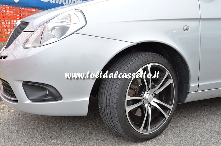 TUNING - Cerchio in lega ALESSIO con pneumatico JINYU YH12 (made in China), montati su una LANCIA Ypsilon