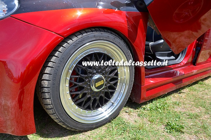 TUNING - Cerchio in lega BBS Super RS (ridipinto in tinta black) con pneumatico SUNNY Snowmaster, montati su una Fiat Punto con vertical doors