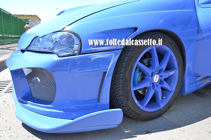 TUNING - Cerchio in lega Mak di colore azzurro con pneumatico Kumho Ecsta Spt (montati su Opel Tigra)