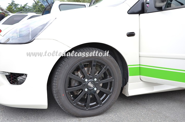 TUNING - Cerchio in lega MAM W3 ET25 Schwarz con pneumatico NEXEN N'blue HD, montati su una FORD Fiesta