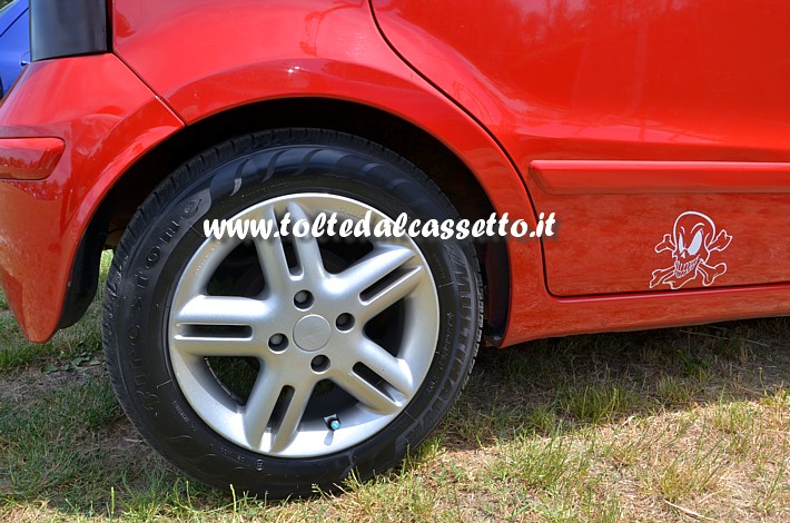 TUNING - Cerchio in lega MOMO Arrow con pneumatico FIRESTONE Multihawk, montati su una FIAT Panda 1000