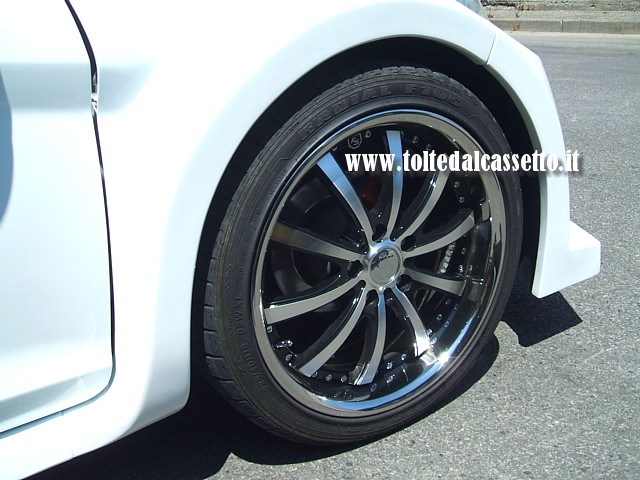 TUNING - Cerchio in lega RS con pneumatico Rotalla Radial F105, montati su una Ford Fiesta
