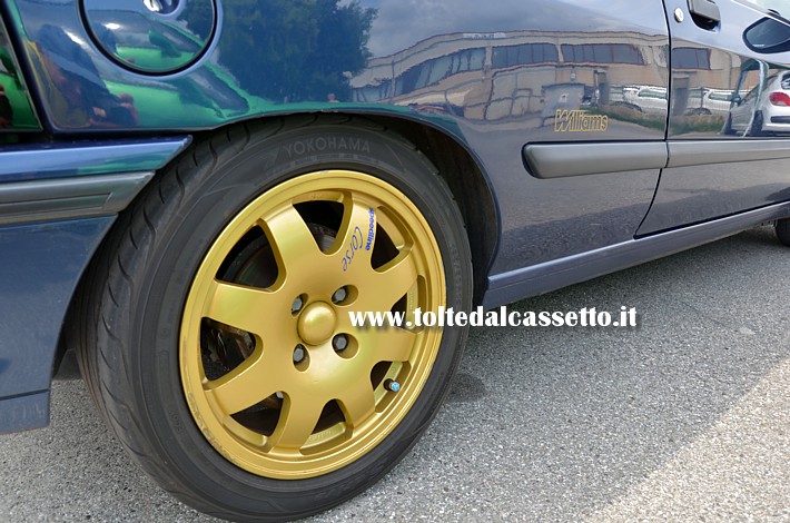 TUNING - Cerchio in lega Speedline Corse (tinta gold) con gomma Yokohama S.drive, montati su una Renault Clio Williams