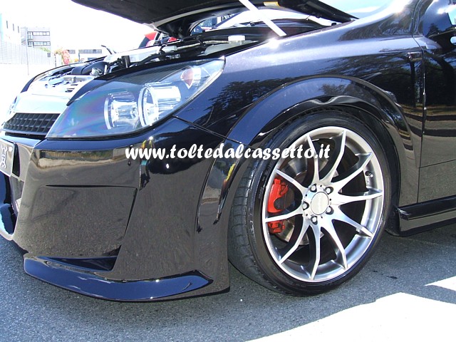 TUNING - Cerchio in lega TOMASON TN10 con pneumatico ribassato FALKEN Tire