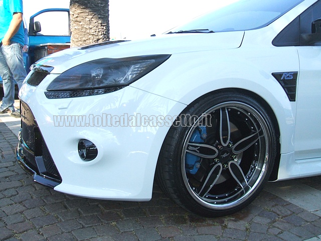 TUNING - Cerchio in lega Wolf con pneumatico ribassato Continental (montati su Ford Focus RS)