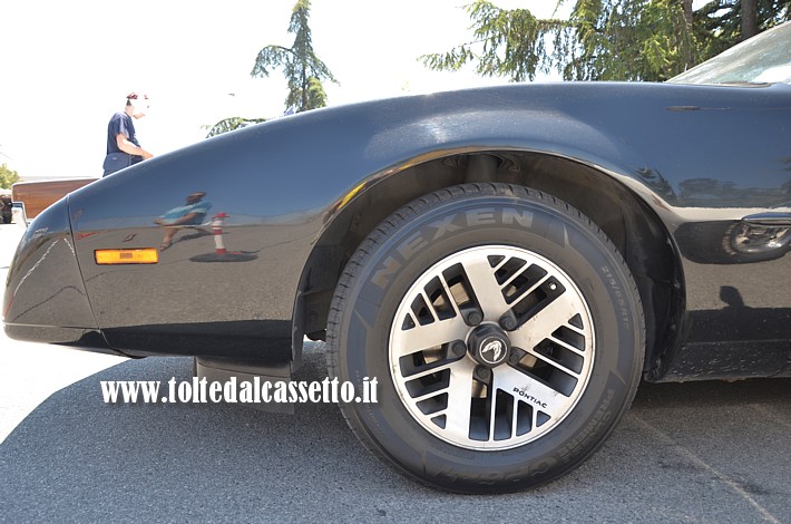 TUNING - Cerchio in lega originale Pontiac con pneumatico Nexen CP641 Classe Premiere