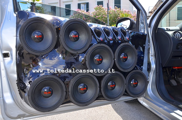 TUNING - Portiera di CITROEN C2 nella quale sono alloggiati 8 midrange GME Audio (modello SL 1051 MR) e 4 tweeter