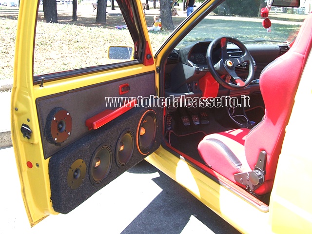 TUNING - Portiera di Fiat 600 con 5 altoparlanti