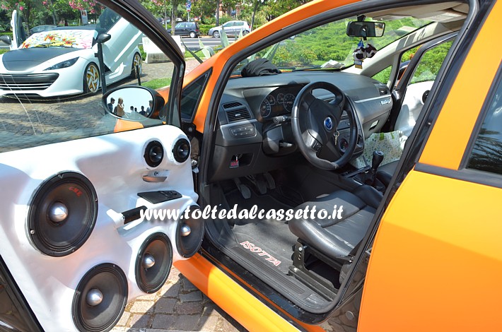 TUNING - Portiera di Fiat Punto con 6 altoparlanti GME