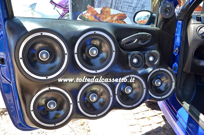 TUNING - Portiera di FIAT Punto con 9 altoparlanti Impact che coprono tutte le frequenze (woofer, midrange, tweeter)