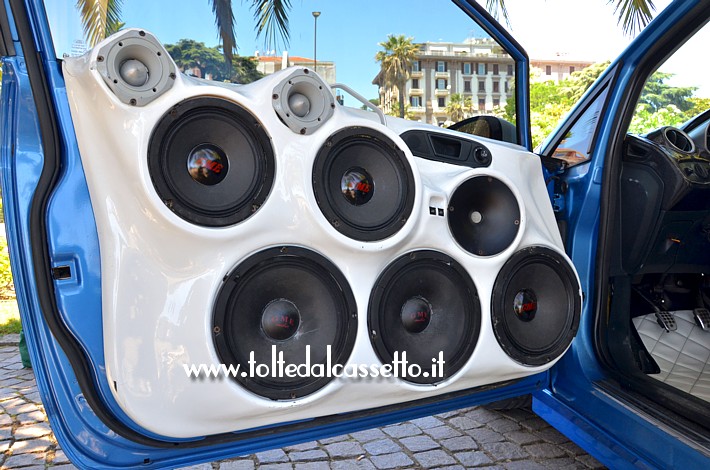 TUNING - Portiera di FORD Fiesta con batteria di 8 altoparlanti GME Audio (3 tweeter + 2 midrange + 3 woofer)