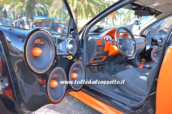 TUNING - Portiera di Opel Corsa con 5 altoparlanti SP Audio