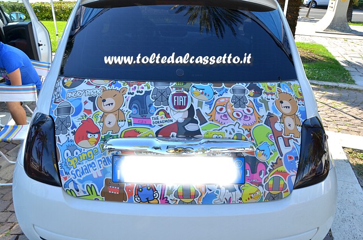 TUNING - Posteriore di FIAT 500 con personaggi dei cartoons