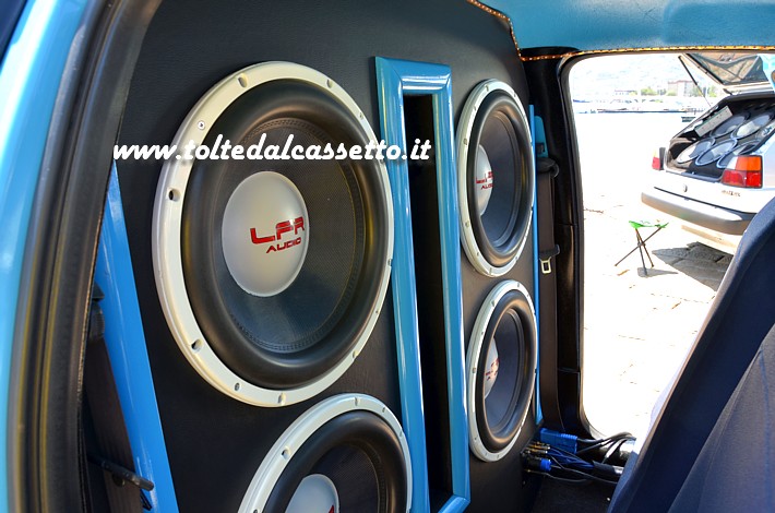 TUNING - Posteriore da competizione di FIAT Punto con front di 4 subwoofer LFR Audio