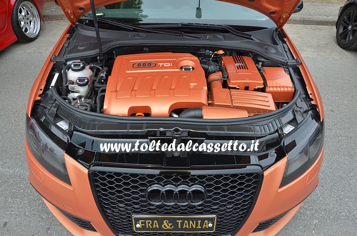 TUNING - Vano motore di AUDI A3 TDI in tinta con il colore della carrozzeria