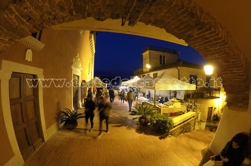 AMEGLIA - Piazza della Chiesa durante una "Festa d'Autunno"