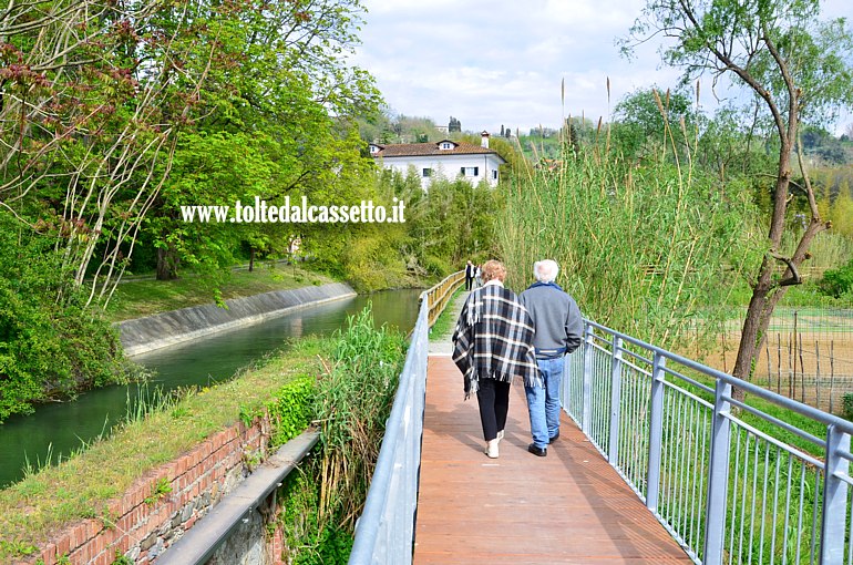 CANALE LUNENSE (Pista Ciclabile) - Passerella artificiale posta all'altezza di Via San Francesco nella zona a sud del centro storico di Sarzana