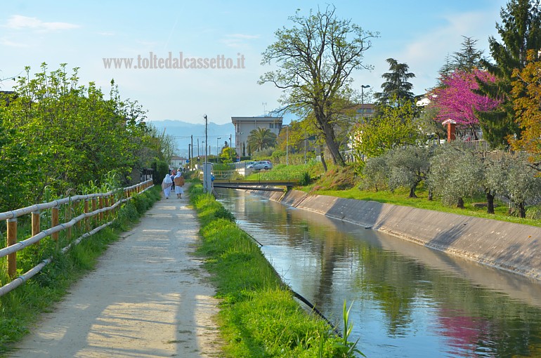 CANALE LUNENSE (Pista Ciclabile) - Il lungo rettilineo di Ponzano Madonnetta